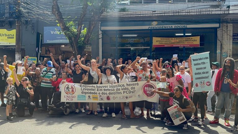 Famílias atípicas protestam em Salvador contra revisões do BPC e exigem revogação da MP 1.296